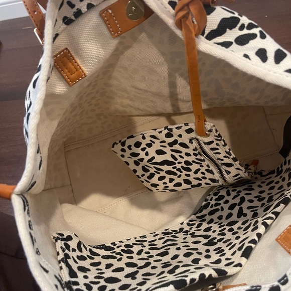 guc street level Black & White Tote Bag animal print adjustable straps & pouch - Picture 10 of 13